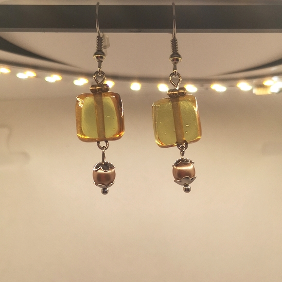 Handmade Glass and faux pearl drops - Picture 3 of 3